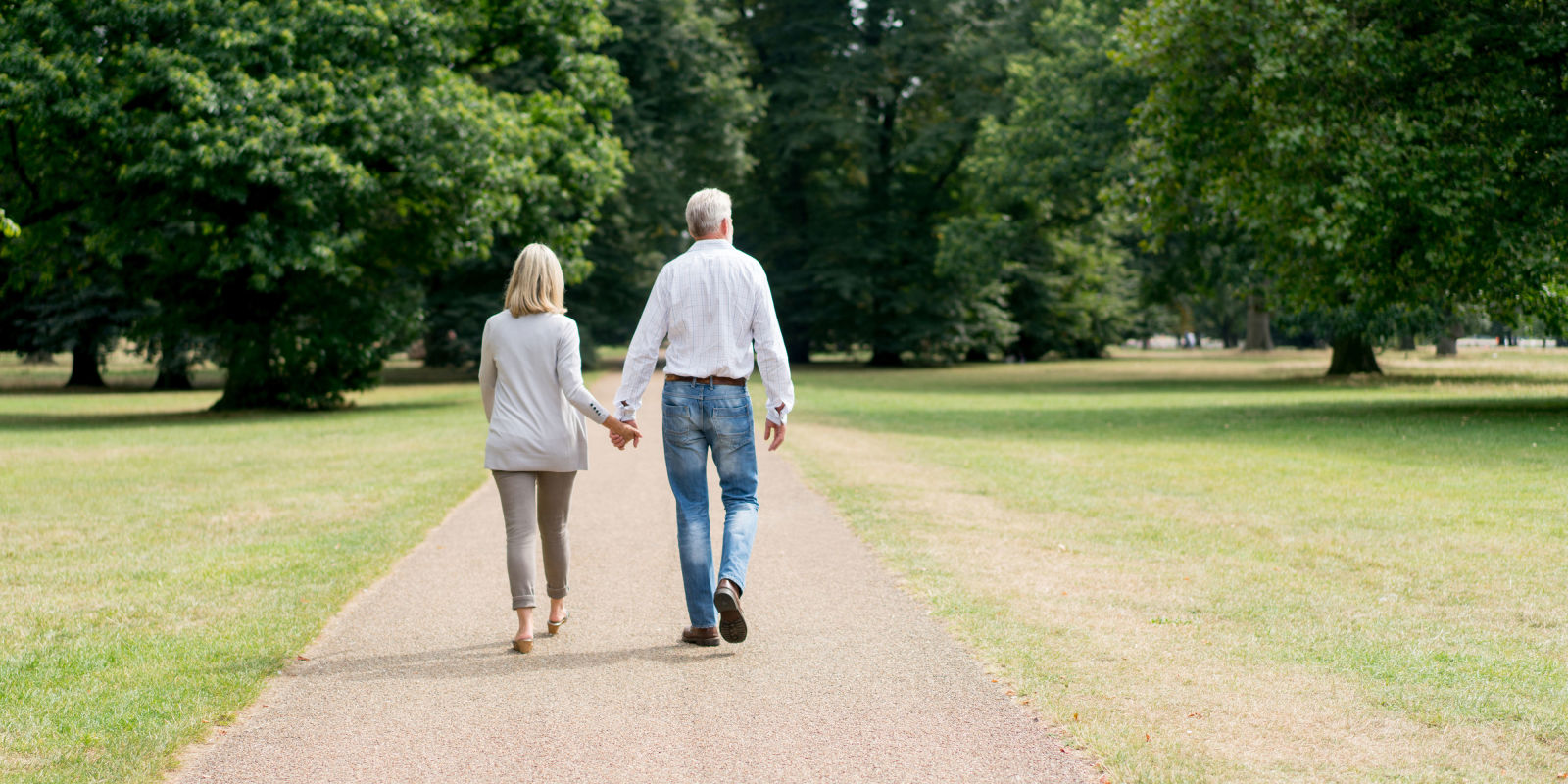 When walking home. People Walking in the Park. Walking with friends. Couple Walking in Park. Зущзду цфдл шт еру ЗФКВ.