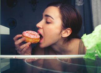 Синдромот на ноќно јадење не влијае на телесната тежина