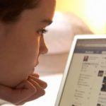 girl-using-facebook-007-460×260