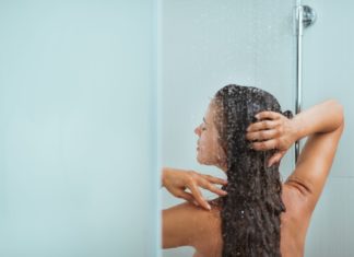 Еве зошто не треба да се туширате секој ден