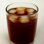 Tumbler_of_cola_with_ice