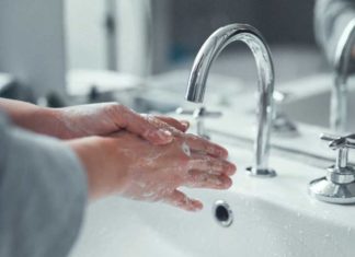 Миењето раце со ладна вода е еднакво ефикасно како и со топла