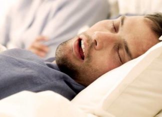 Истражување: Лицата кои рчат побрзо стареат