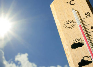 Што да направите ако вам или некому околу вас му се слоши од големите жештини? Почитувајте ги овие 4 совети