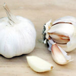 1200px-Garlic