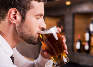 Мажите кои пијат алкохол пред зачнувањето, сериозно го ризикуваат здравјето на своите бебиња