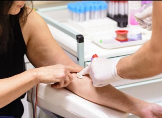 Зошто крв речиси секогаш се зема од домалиот прст, а ретко кога од кажипрстот?