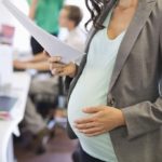 schwanger-schwangerschaft-chef-buero-job-familienfreundlich