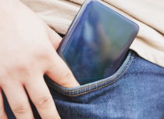 Мажи не го носете мобилниот телефон во џебовите од панталоните, ризично е!
