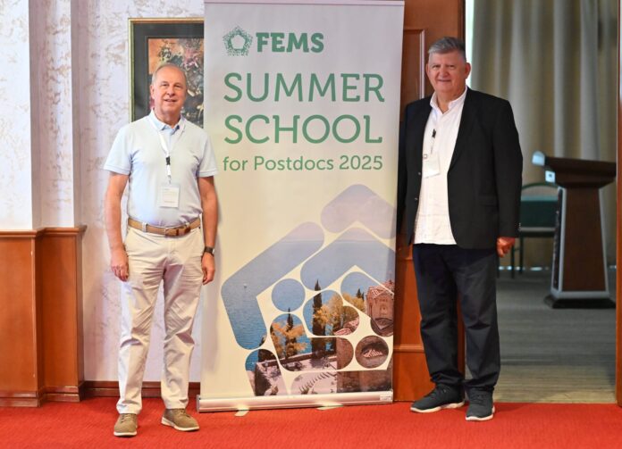 Проф. Антонио Вентоса, Шпанија, Претседател на FEMS (Prof. Antonio Ventosa, Spain, FEMS President,), и Проф. д-р Васо Талески Проф. Антонио Вентоса, Шпанија, Претседател на FEMS (Prof. Antonio Ventosa, Spain, FEMS President,), и Проф. д-р Васо Талески