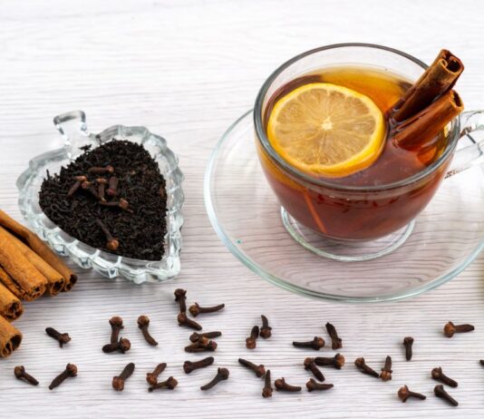 ЗОШТО ТРЕБА ДА ПИЕТЕ ЧАЈ ОД КАРАНФИЛЧЕ ПОСЛЕ ЈАДЕЊЕ?