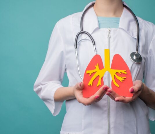 ЛЕКАРИТЕ ПРЕДУПРЕДУВААТ: АСТМАТА МОЖЕ ДА СЕ ПОЈАВИ НА КОЈА БИЛО ВОЗРАСТ, А ПОВЕЌЕТО ЛУЃЕ НЕ ЗНААТ ДЕКА ЈА ИМААТ