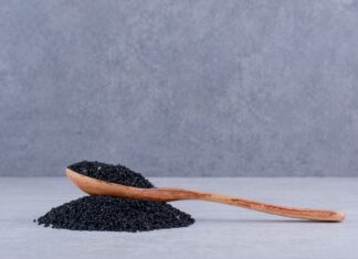 ЦРНИ СЕМКИ КОИ ГО НАМАЛУВААТ ХОЛЕСТЕРОЛОТ: САМО ЕДНА ЛАЖИЦА ДНЕВНО Е ДОВОЛНА