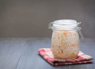 СТАР ДОМАШЕН РЕЦЕПТ ЗА “ЧУДО ВО ТЕГЛА”: ЈАДЕЊЕ КОЕ ГО ЗАЈАКНУВА ИМУНИТЕТОТ ВО ТЕКОТ НА ЗИМАТА И Е ЛЕСНО ДА СЕ ПОДГОТВИ