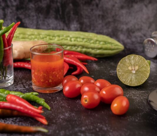 ВОДА СО МАЛКУ ЗАЧИНИ – ПИЈАЛОК ШТО ГО ЗАБРЗУВА МЕТАБОЛИЗМОТ, СОГОРУВА МАСТИ И ГО РЕГУЛИРА АПЕТИТОТ