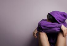 КАКО СОЦИЈАЛНИТЕ МЕДИУМИ ВЛИЈААТ НА БИПОЛАРНОТО РАСТРОЈСТВО? ПЛУС СОВЕТИ ЗА УПРАВУВАЊЕ СО ВРЕМЕТО ПОМИНАТО НА ЕКРАН