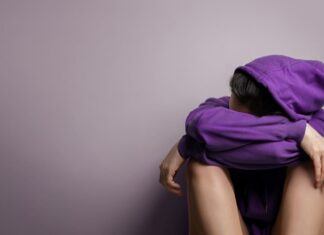 КАКО СОЦИЈАЛНИТЕ МЕДИУМИ ВЛИЈААТ НА БИПОЛАРНОТО РАСТРОЈСТВО? ПЛУС СОВЕТИ ЗА УПРАВУВАЊЕ СО ВРЕМЕТО ПОМИНАТО НА ЕКРАН