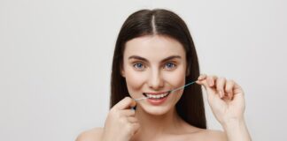 СТОМАТОЛОЗИТЕ ОБЈАСНИЈА КОЈ Е ГЛАВНИОТ ИНДИКАТОР ДЕКА УСТАТА НЕ Е ЦЕЛОСНО ЧИСТА, ДУРИ И АКО СТЕ ГИ ИЗМИЛЕ ЗАБИТЕ