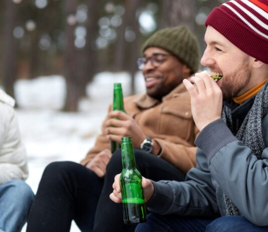 ЧАША АЛКОХОЛ ВО ЗИМА – ГО ЗАГРЕВА ИЛИ ГО ЛАЖЕ ТЕЛОТО