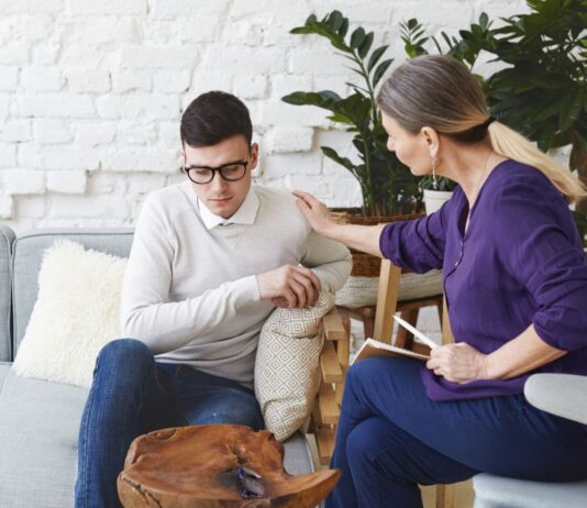 ШТО Е (НЕ Е) ДЕПРЕСИЈА И КОИ СИМПТОМИ УКАЖУВААТ ДЕКА ТРЕБА ДА ПОБАРАТЕ СТРУЧНА ПОМОШ