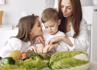 ИСТРАЖУВАЊАТА ПОКАЖУВААТ КАКО ВЕГАНСКАТА ИСХРАНА ВЛИЈАЕ НА РАЗВОЈОТ НА ДЕЦАТА