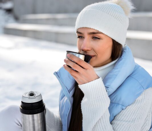 ДЕХИДРАЦИЈАТА ВО ЗИМА МОЖЕ ДА ИМА СЕРИОЗНИ ПОСЛЕДИЦИ: КОЛКУ ВОДА ТРЕБА ДА ПИЕТЕ СЕКОЈ ДЕН