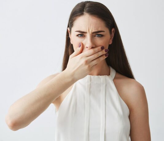 ПРАЗНИЧНАТА ХРАНА КОЈА, СПОРЕД СТОМАТОЛОЗИТЕ, ПРЕДИЗВИКУВА НАЈЛОШ ЛОШ ЗДИВ