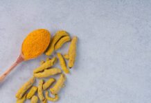 КАКО ДА СЕ КОРИСТИ КУРКУМА ВО ПРАВ?