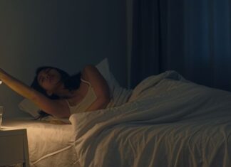 КОЛКУ ПАТИ Е НОРМАЛНО ДА СЕ БУДАМ ВО ТЕКОТ НА НОЌТА ВО СПОРЕДБА СО ВОЗРАСТА?