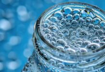 ГАЗИРАНА ВОДА – ЗДРАВА НАВИКА ИЛИ СКРИЕН ПРОБЛЕМ?