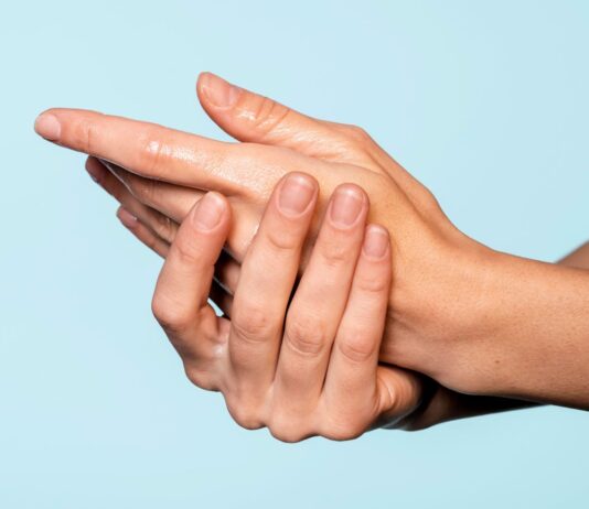 ПРОБЛЕМИ СО РАЦЕТЕ КАКО ЗНАЦИ НА ОСНОВНИ БОЛЕСТИ: ТИЕ ЧЕСТО СЕ ПРВИОТ СИГНАЛ ЗА СРЦЕВИ, НЕВРОЛОШКИ И АВТОИМУНИ ЗАБОЛУВАЊА