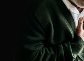 СРЦЕВ УДАР НАЈЧЕСТО СЕ ЗАКАНУВА НАУТРО: ЧЕТИРИТЕ НАЈОПАСНИ ЧАСОВИ, ПРЕДУПРЕДУВАЧКИ ЗНАЦИ И НАВИКИ ШТО МОЖАТ ДА БИДАТ ФАТАЛНИ